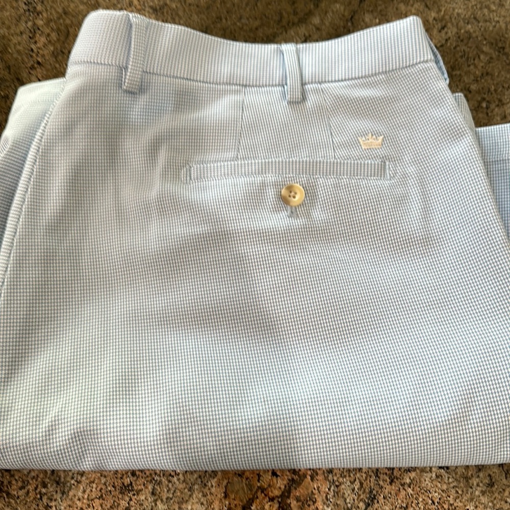 Men's  Peter Millar blue and white check  crown sport shorts, size 40